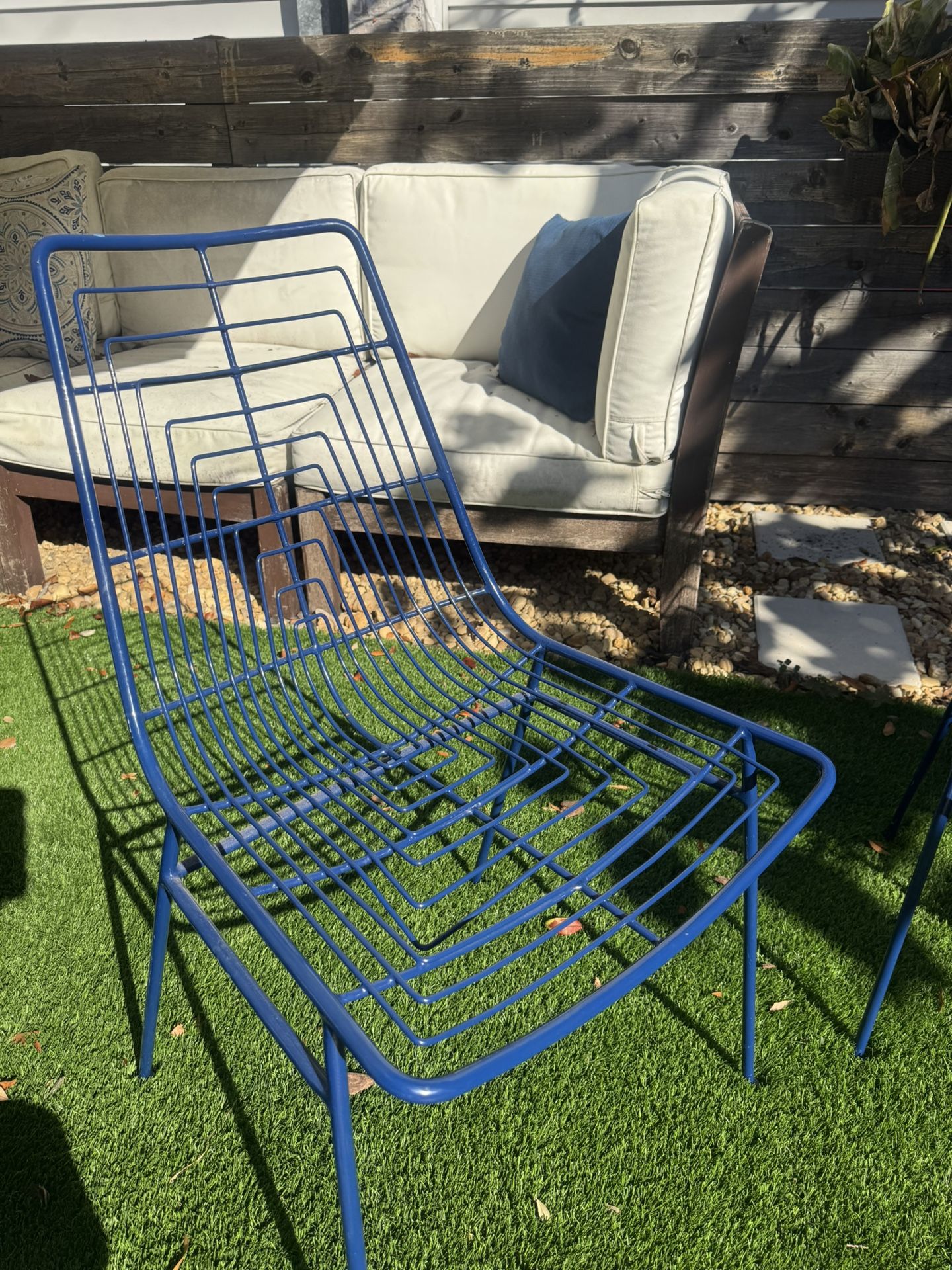 Modern Blue Metal Wire Chairs (Set of 2) — Indoor/Outdoor
