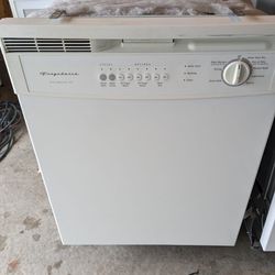 Dishwasher - Clean And In Good Condition 