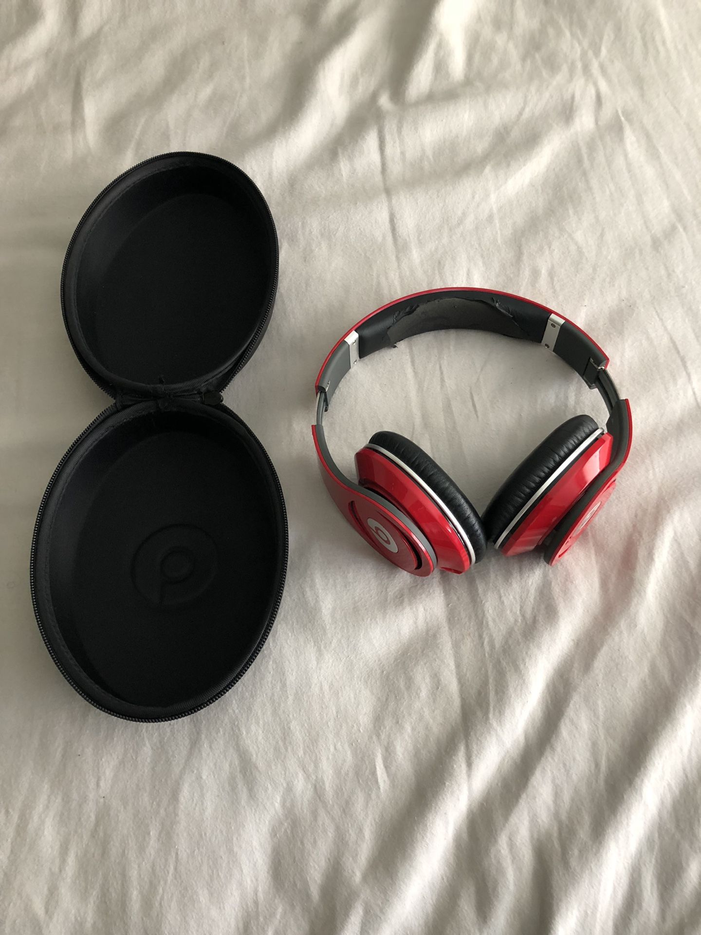 Red Studio Beats by Dre (Not Wireless)