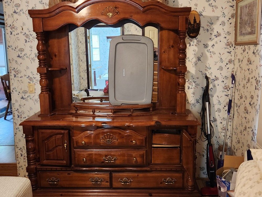 Full Size Bureau And Mirror