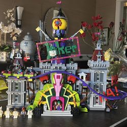 70922 joker’s Manor complete mini figs and beat up instructions