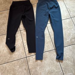 Women’s ALO yoga, high waist ripped warrior leggings, medium black blue