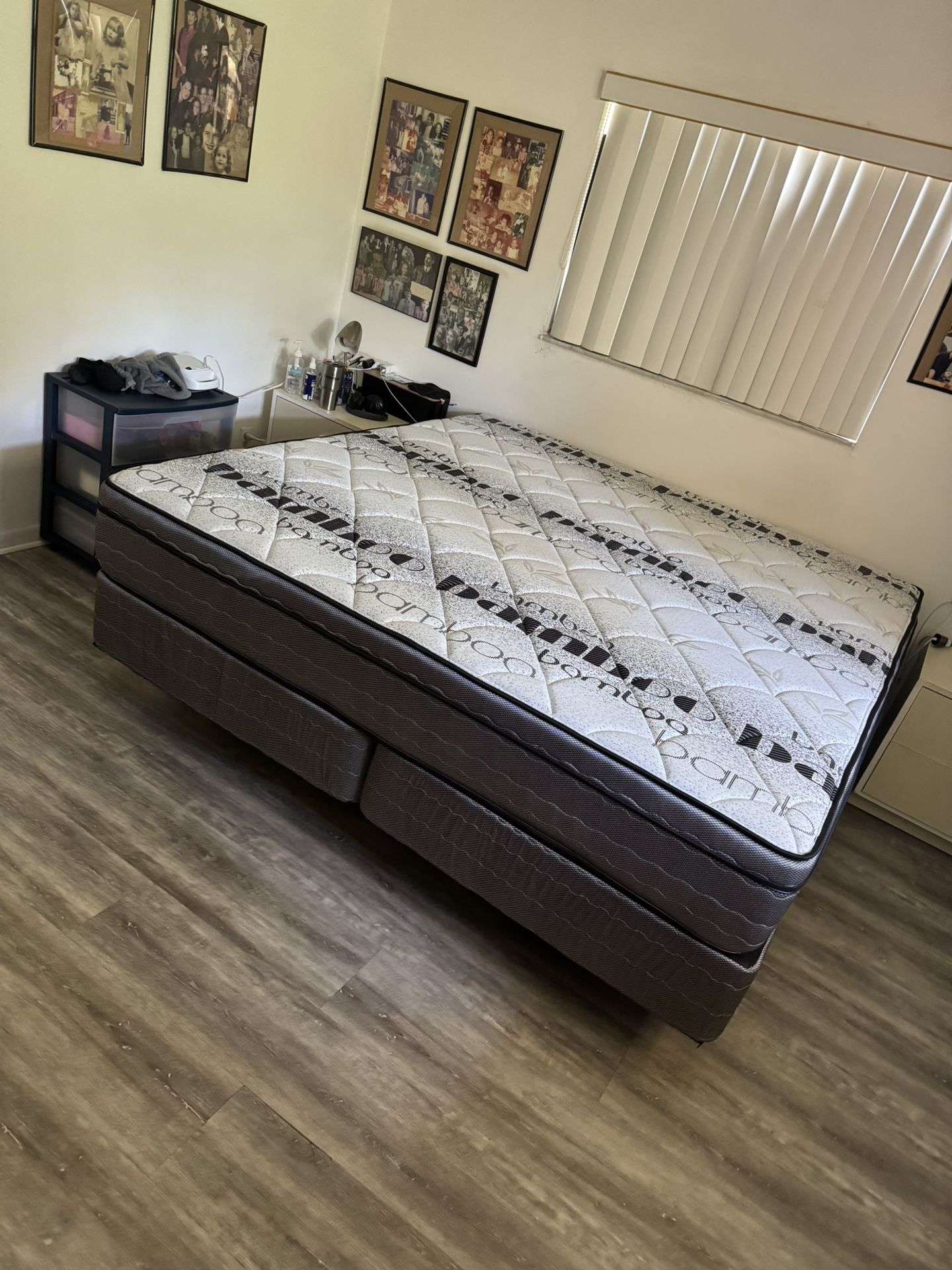 King mattress PILLOW TOP  and box spring set (2pc - brand new)