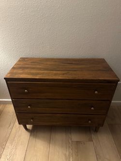 Wood 3 drawer dresser..