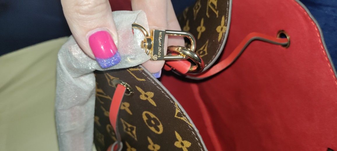 Louis Vuitton Bucket Bag Cross Body - 2 For Sale on 1stDibs