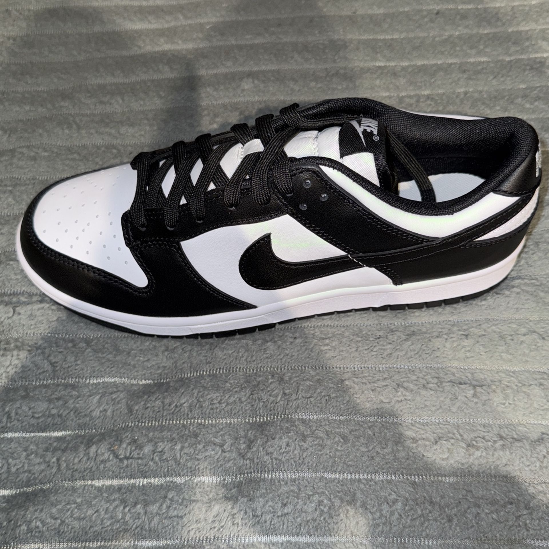 Panda Low top Nike Dunks. Men’s 8.5