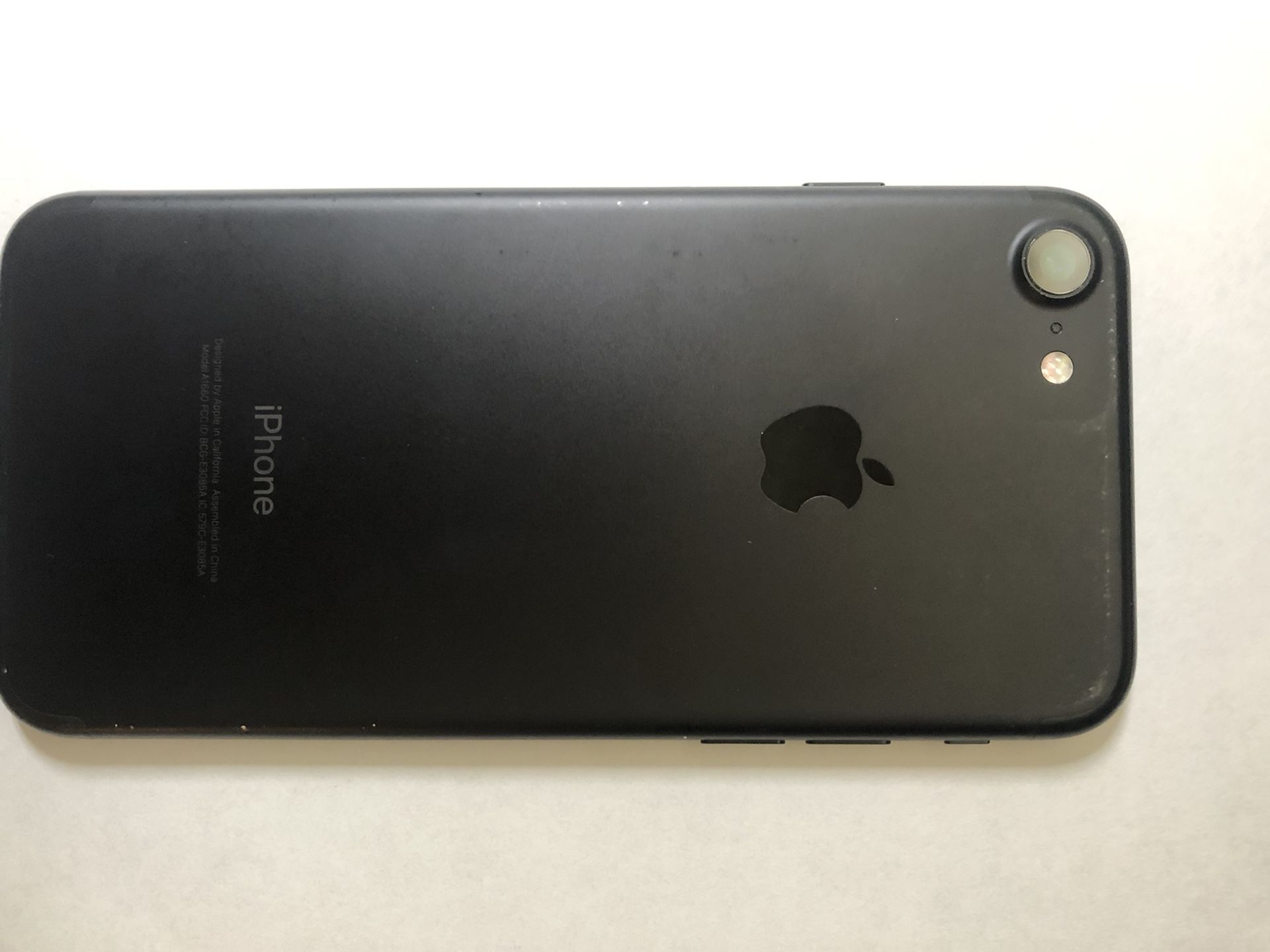 Apple iPhone 7 128 GB Black Unlocked “ authentic no sim restriction”