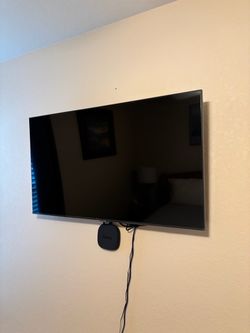 32” Samsung TV with Roku