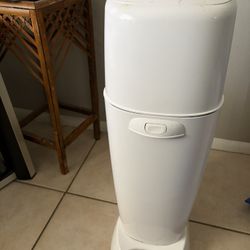 Diaper Genie Complete With 4 Refills
