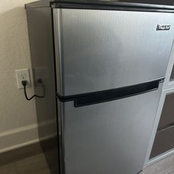 Magic Chef mini fridge