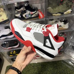 Jordan 4 Fire Red Size 10.5