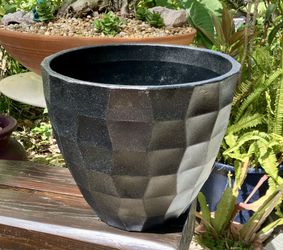 15.75” Sunnydaze Pebbled Polyresin Outdoor Planter: 15.75”W x 14”H