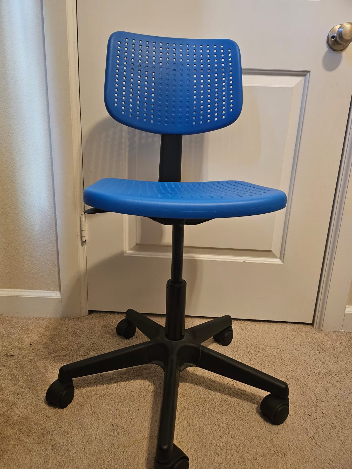 IKEA Swivel Chair ( Adjustable) 