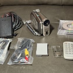 Canon DC20 DVD Camcorder w/ Accessories 