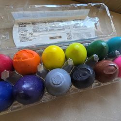 Crayola Brand Egg Crayons! Almost New!