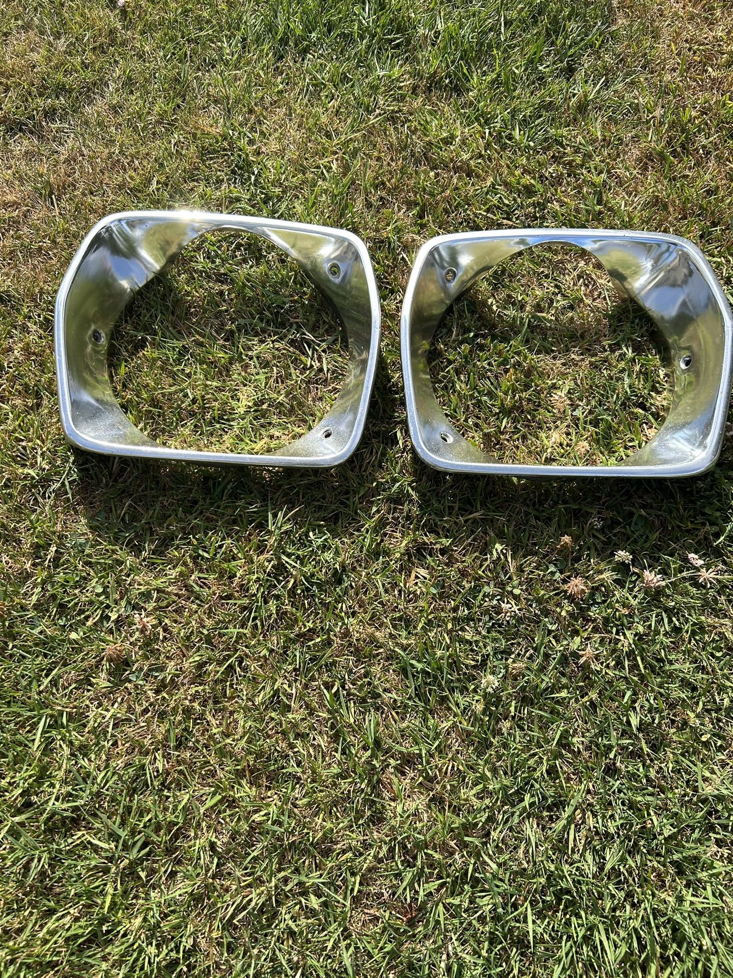 75-76 Duster/Valiant Headlight Bezels