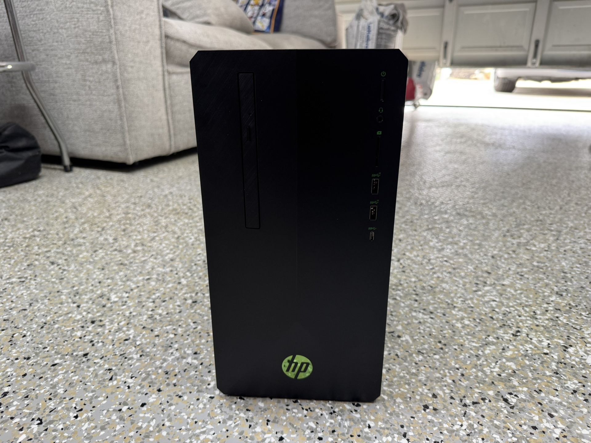 HP Pavilion desktop AMD And Windows 11