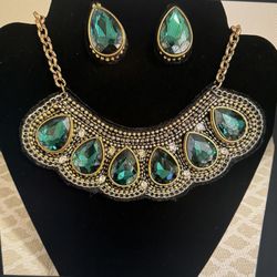 Brand New Statement Necklace & Earring Set – Emerald Green 
