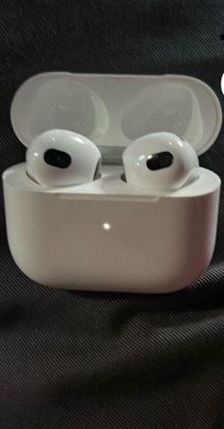 Apple AirPods 4 with Charging Case