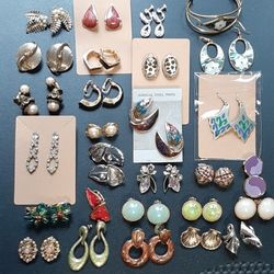 27 Pairs Of Earrings & 1 Bracelet. Mostly Vintage 