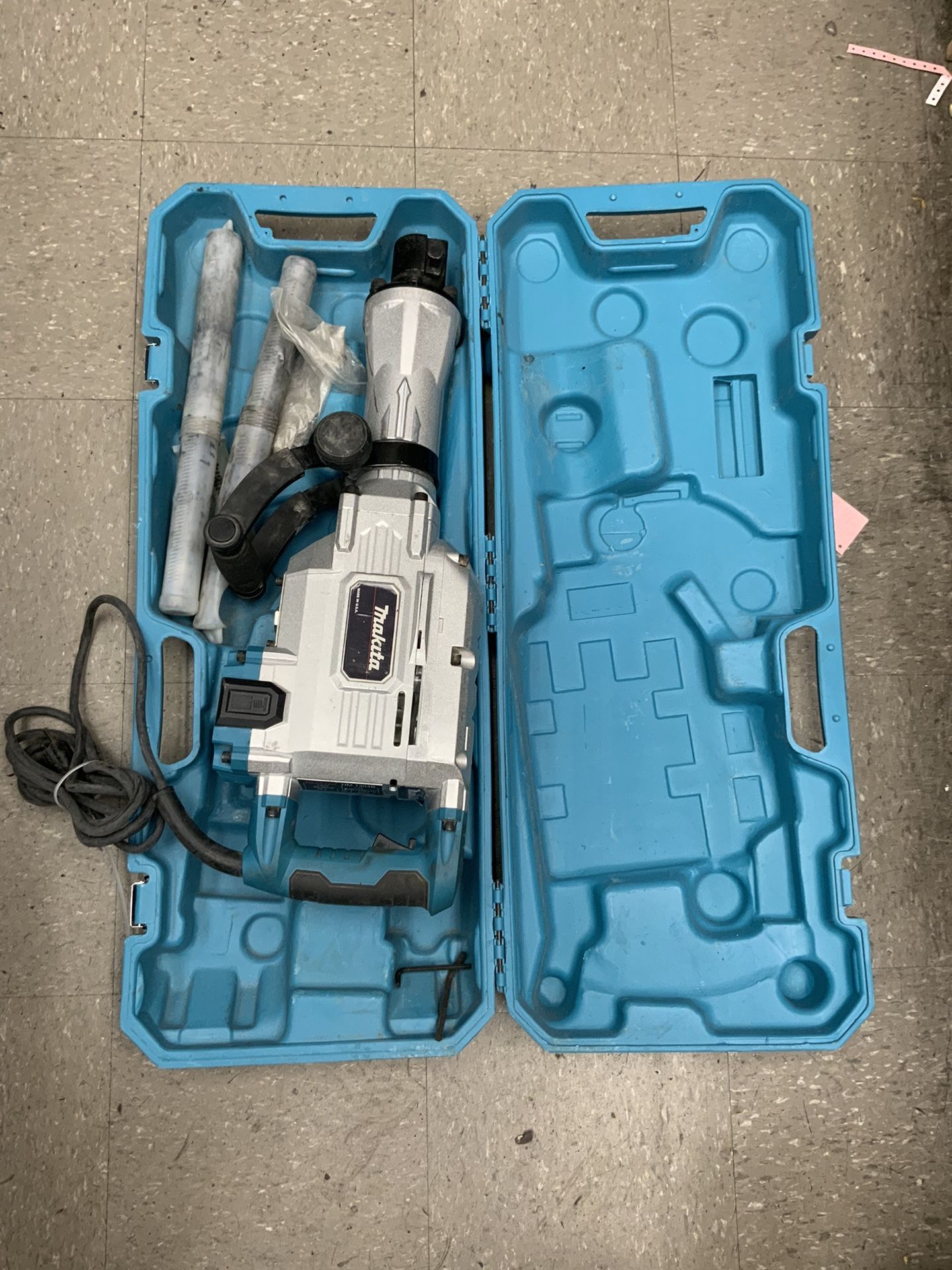Makita HM1304B 35 lb. Demolition Hammer w/Bit & Case - Power Tool