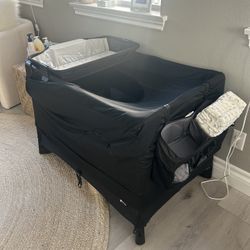 4moms Breeze Play Yard w/extras!