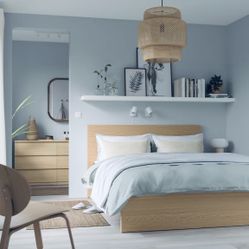 Bedroom set King size, Headboard, Side Dresser And Bed frame, wooden Slats!!!