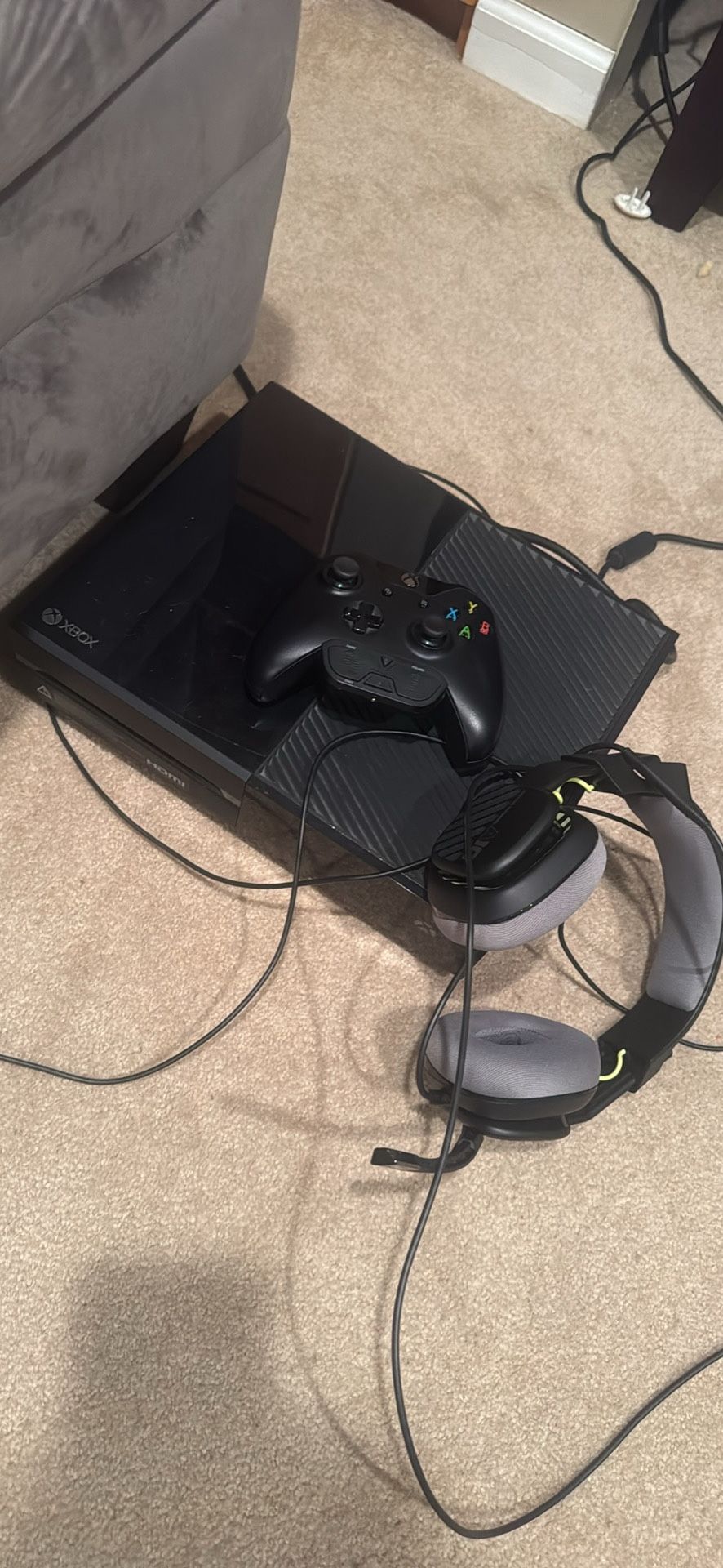 Xbox One With Controller And Headset