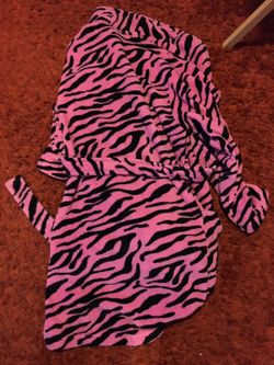Ladies NWT zebra XL robe with pockets