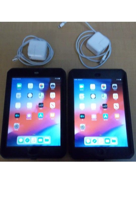 iPad Mini Gen 2 Lot With Case And Chargers Lot