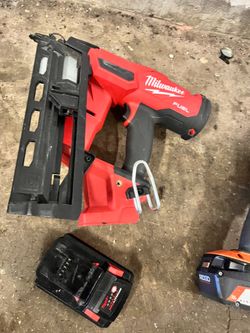 Milwaukee M18 FUEL 16-Gauge Angled Finish Nailer