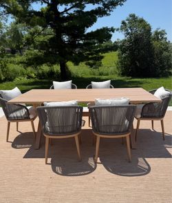 Brand new aluminum patio table and chairs
