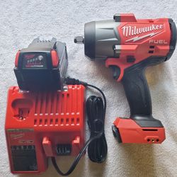 BRAND NEW Milwaukee HIGH TORQUE Battery Charger Kit 2967-20 M18 FUEL 18V Lithium-Ion Brushless Cordless 1/2 in. Impact Wrench with Friction Ring 1/2 "