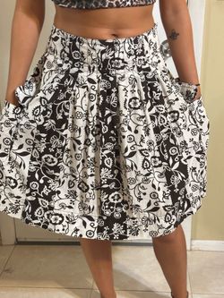 Ann Taylor LOFT Floral Pleated Midi Skirt Size 6 - 100% Cotton Black White Pockets