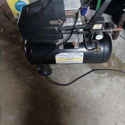 8 Gallon Air Compressor 
