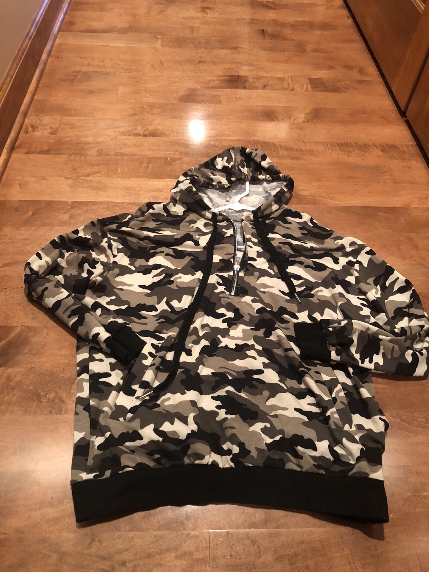 Women’s camouflage quarter zip hoodie like new shipping available