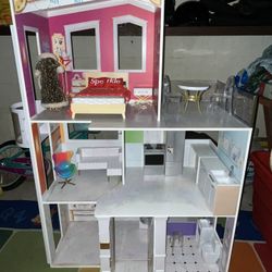 Rainbow High Doll House w/dolls