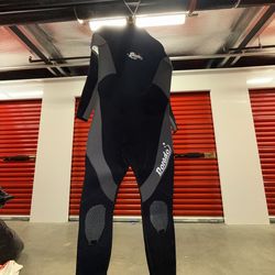 NEW Medium Wetsuit