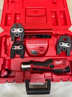 Milwaukee M12 force logic tool kit