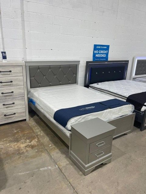 AMALIA GOLD PANEL BEDROOM SET