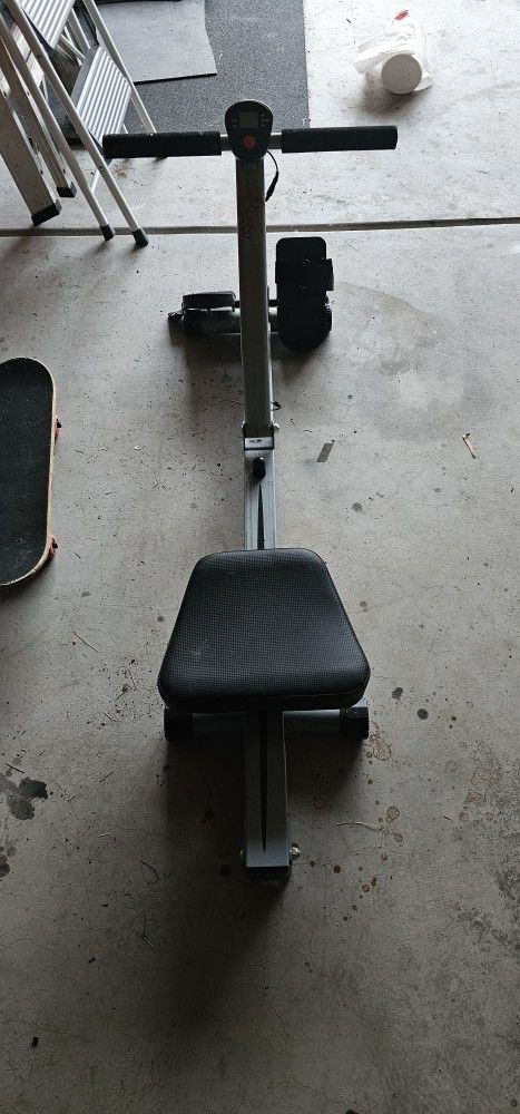 Compact Rowing Machine β Great for Home Workouts