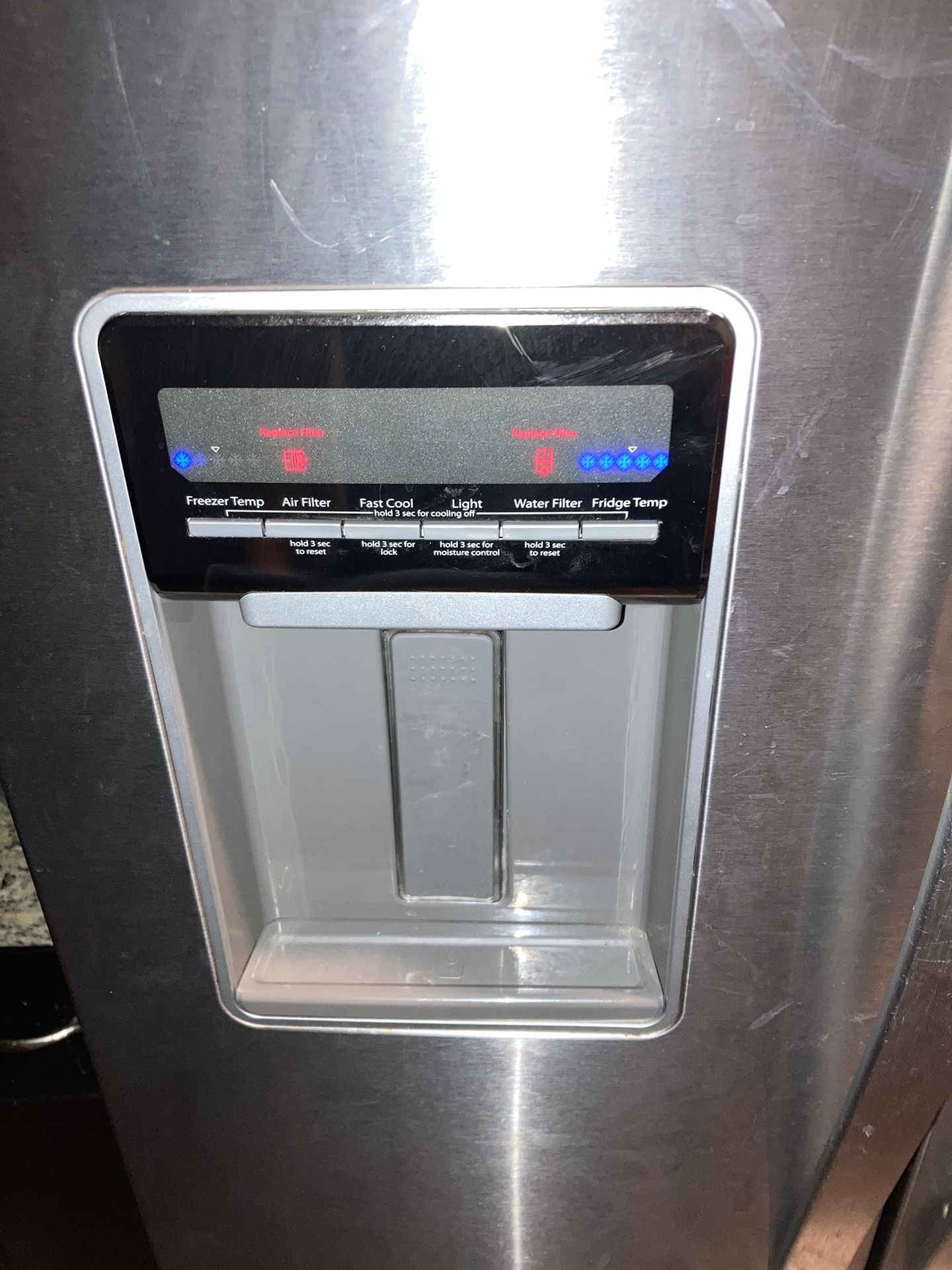 Whirlpool Fridge With Water Dispensary PRICE IS NEGOTIABLE 