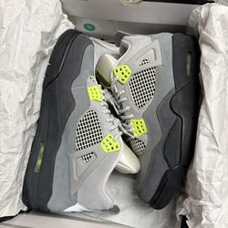 Jordan 4 SE 95 Neon