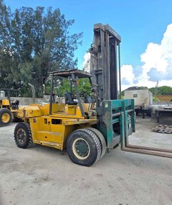 60700D2 FORKLIFT CATERPILLAR 220 DIESEL 16.5K LBS.