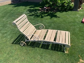 Chaise lounge / pool chair