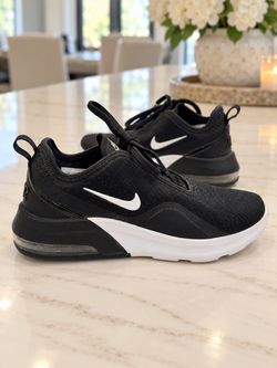 Nike Air Max Motion 2 Black & White Sneakers – Women’s Size 6