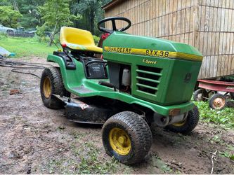 John Deere STX38 12.5HP Riding Mower – Runs & Drives – 5-Speed – Kohler Command