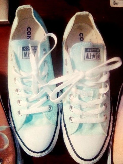 NEW* ALL STAR CONVERSE LIGHT BLUE SIZE   8 WOMENS