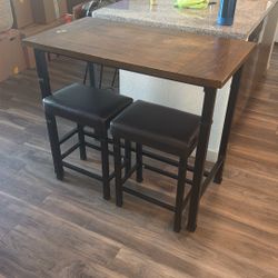 End Table with Two Stools 