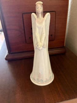 LLADRO “SOUND OF PEACE” ANGEL WITH DOVE BELL